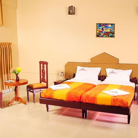 Hotel Nuhman Kondotty Екстериор снимка