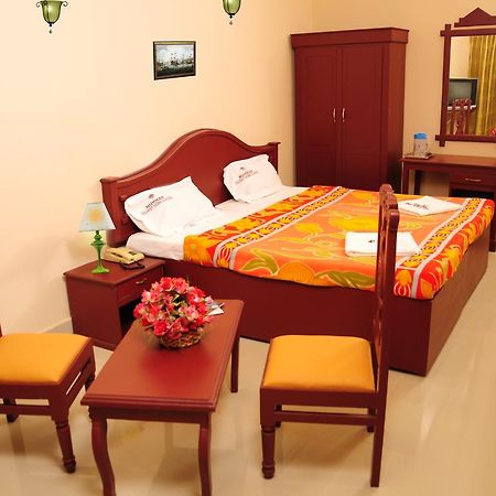 Hotel Nuhman Kondotty Екстериор снимка