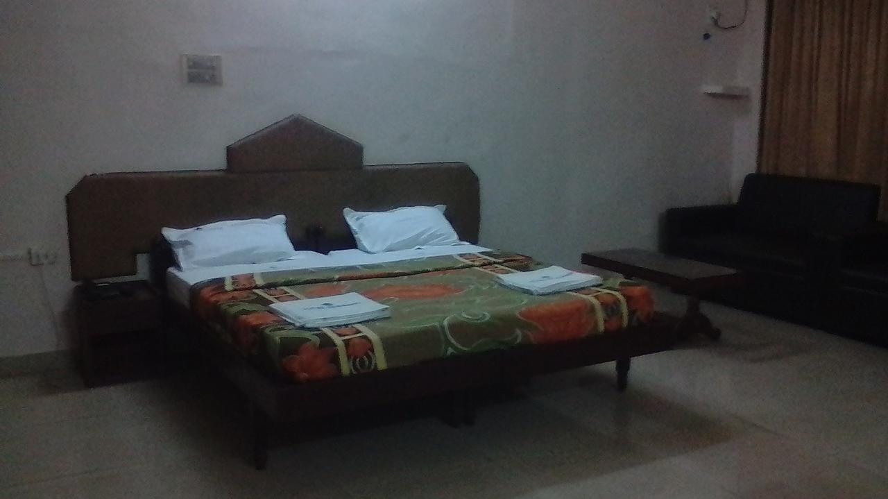 Hotel Nuhman Kondotty Екстериор снимка