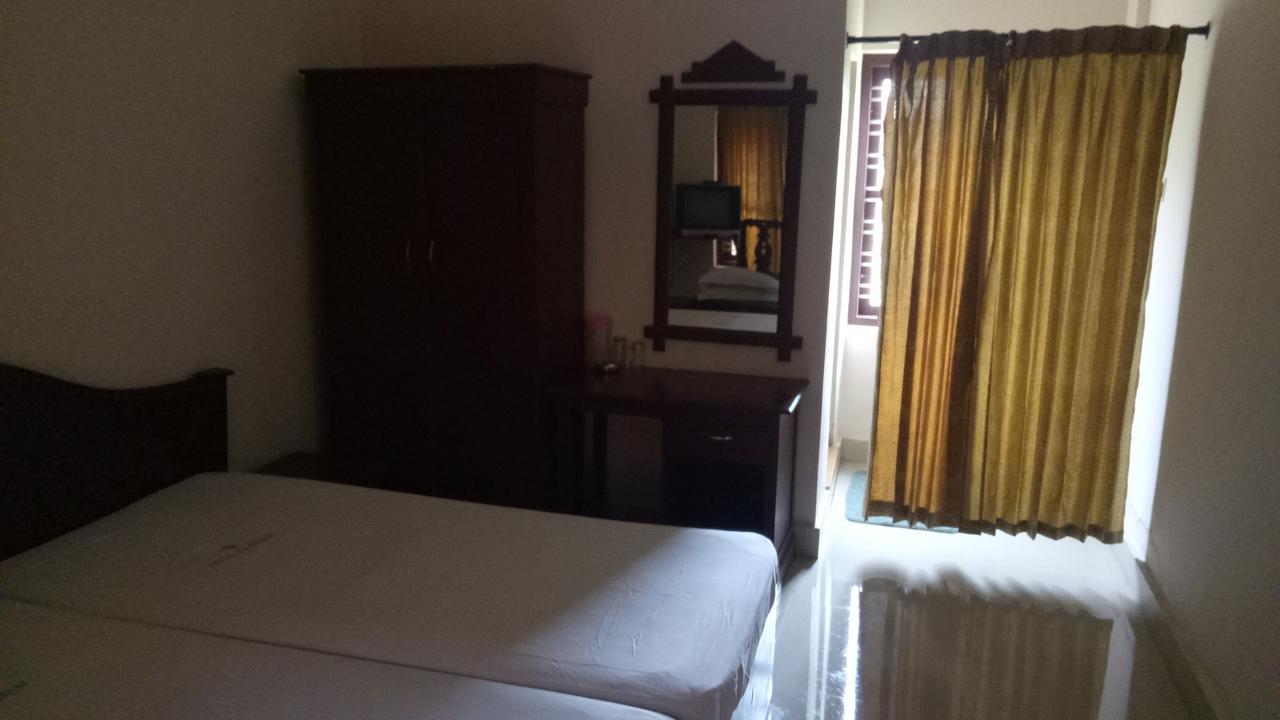 Hotel Nuhman Kondotty Екстериор снимка