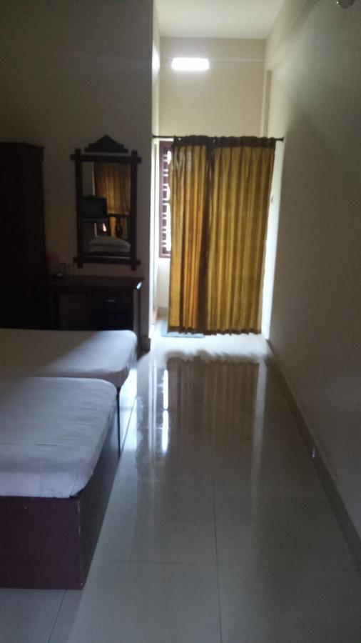 Hotel Nuhman Kondotty Екстериор снимка