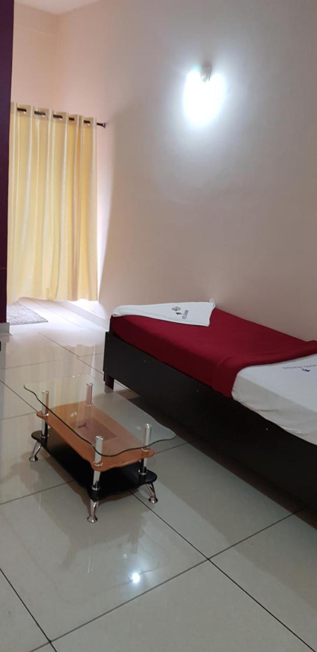 Hotel Nuhman Kondotty Екстериор снимка