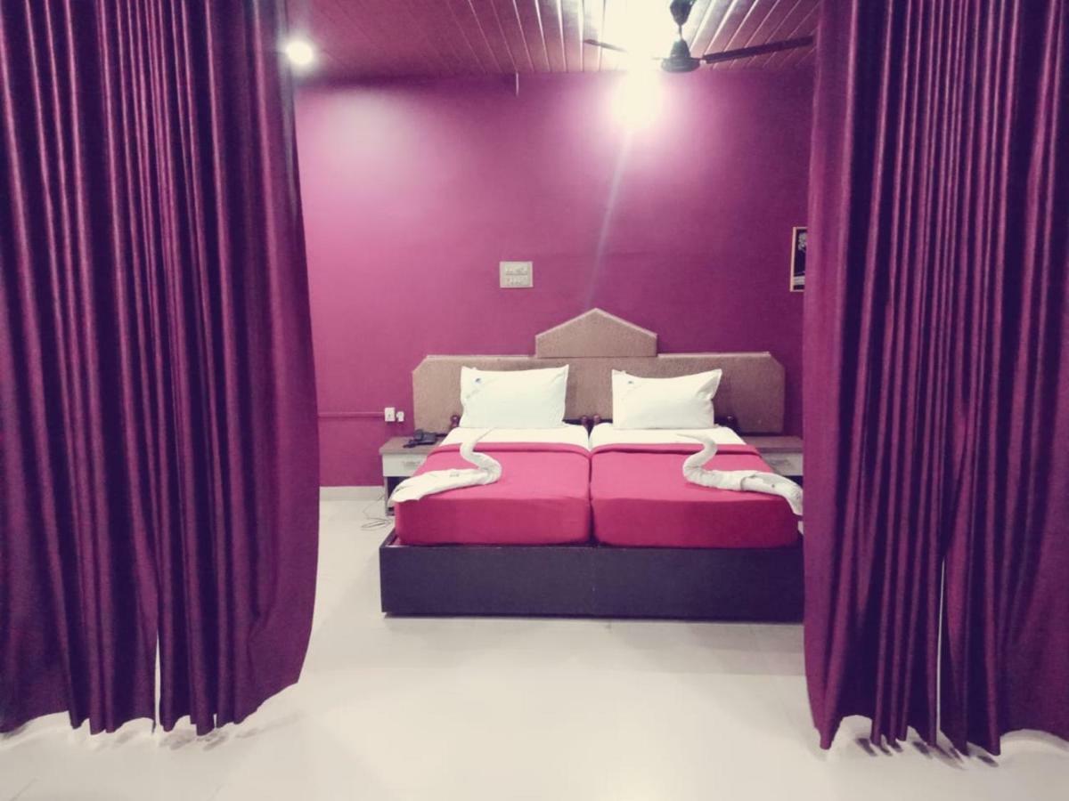 Hotel Nuhman Kondotty Екстериор снимка