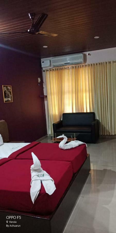 Hotel Nuhman Kondotty Екстериор снимка